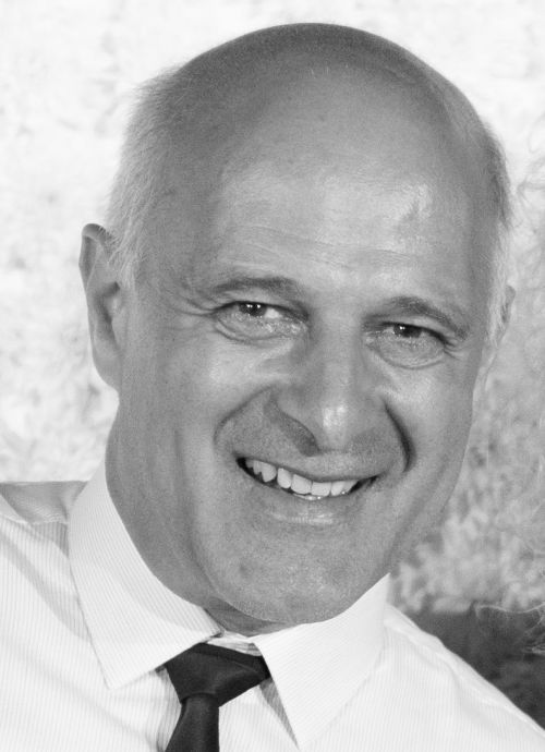 Dr. Arne Panesar